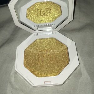 FENTY HIGHLIGHT TROPHY WIFE